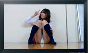 有村千佳 インタビューシーンのサブカメラ映像♪その後はパンチラしながらソックスを履く千佳chanのオフショットのおまけ付きです。