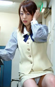 結城リナ　金融風ＯＬ制服